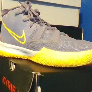 Size 4 youth basketball shoe